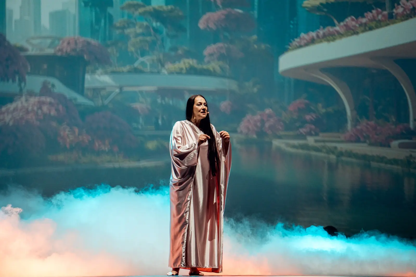 Iwona Loranc na scenie OPERAP: Ślepcy